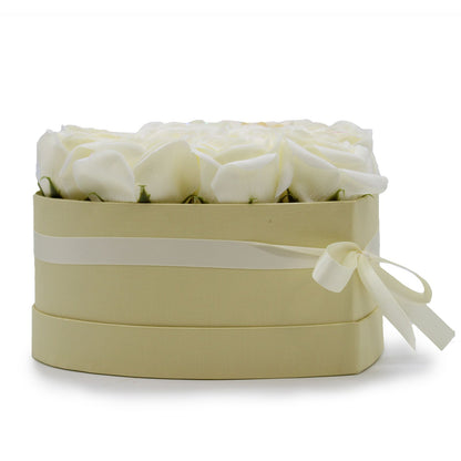 Caja de Regalo - Flor de Jabón  13 Rosas Crema - corazon