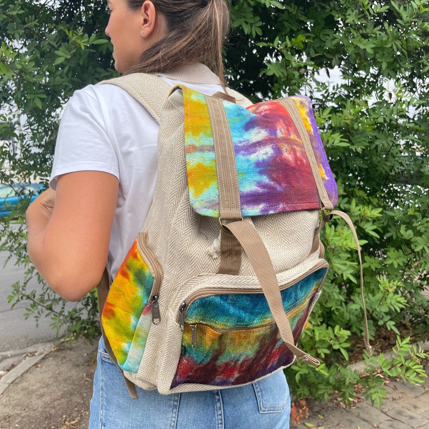 Großer quadratischer Rucksack aus Hanf mit Batikmuster