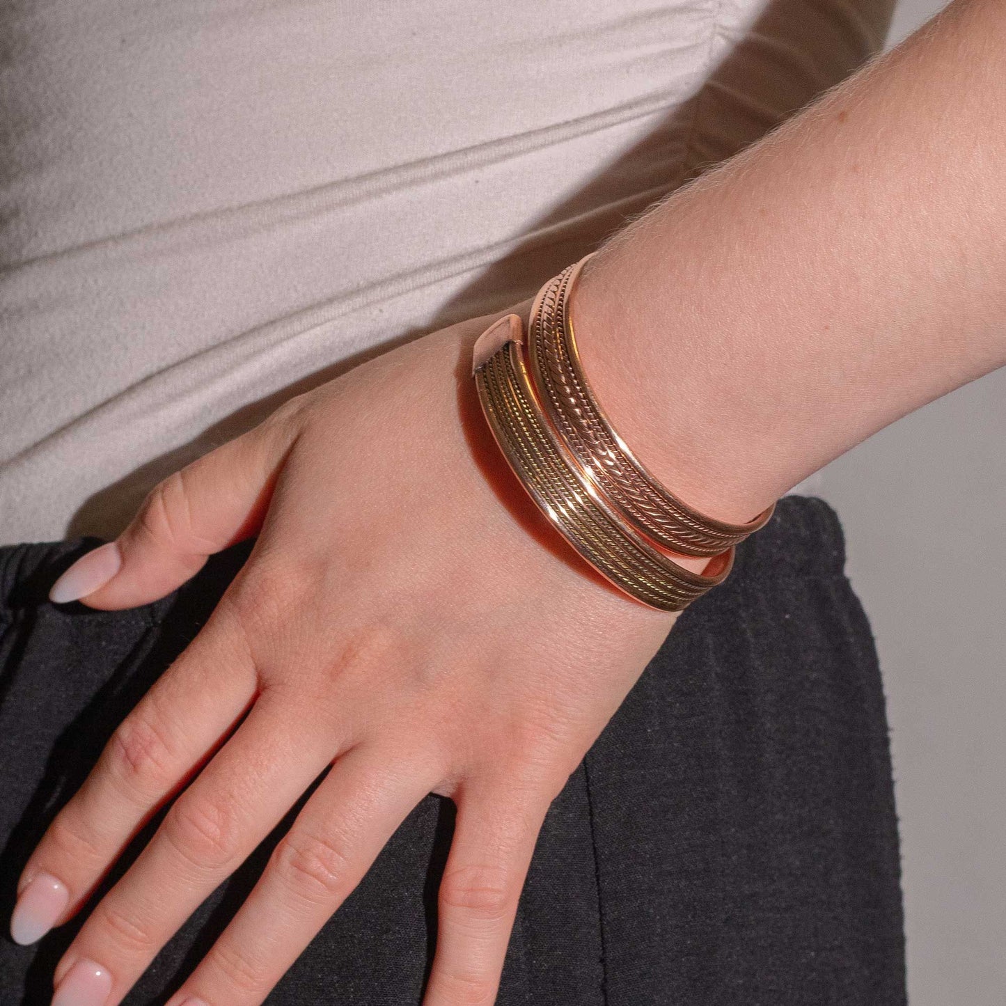Bracelets à bande de cuivre et à motif magnétique (assortis)