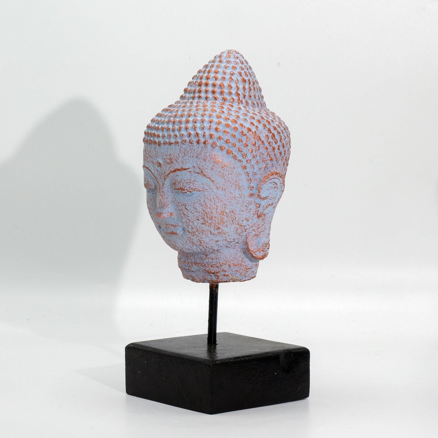 Tête de Bouddha couchée sur socle - Cuivre bleu