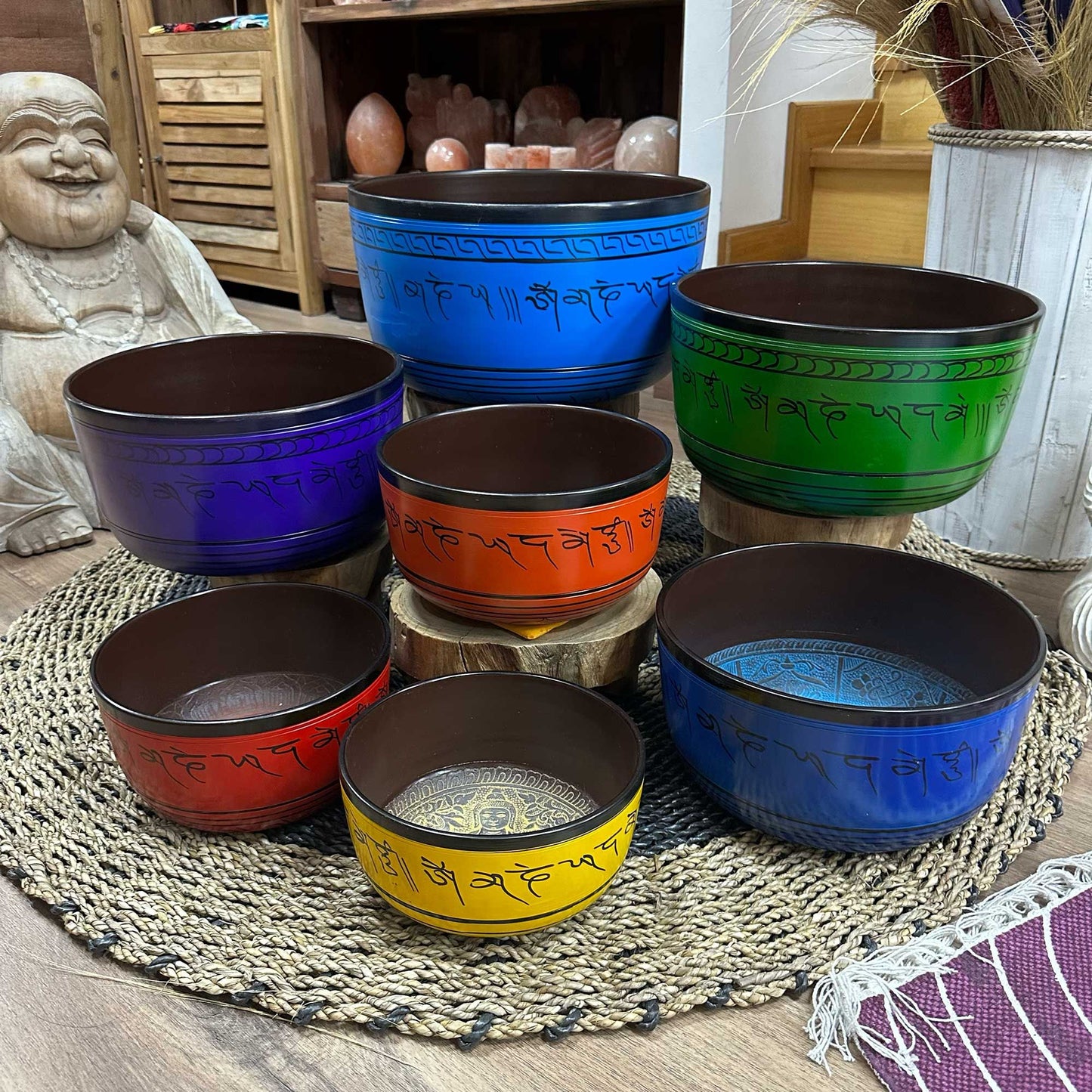 Großes Set mit sieben tibetischen Klangschalen für Chakren (19,5-35 cm)