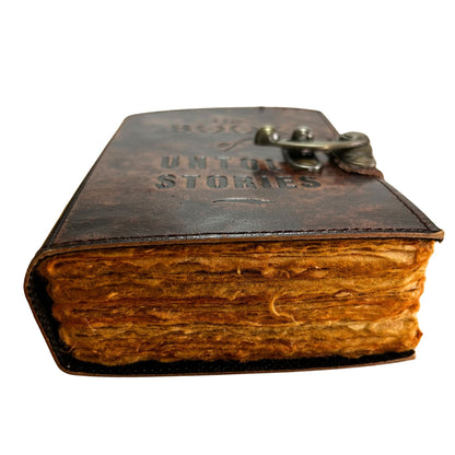 Carnets en cuir à bords épais et incurvés (6 x 4 pouces) - Le Livre des histoires inédites