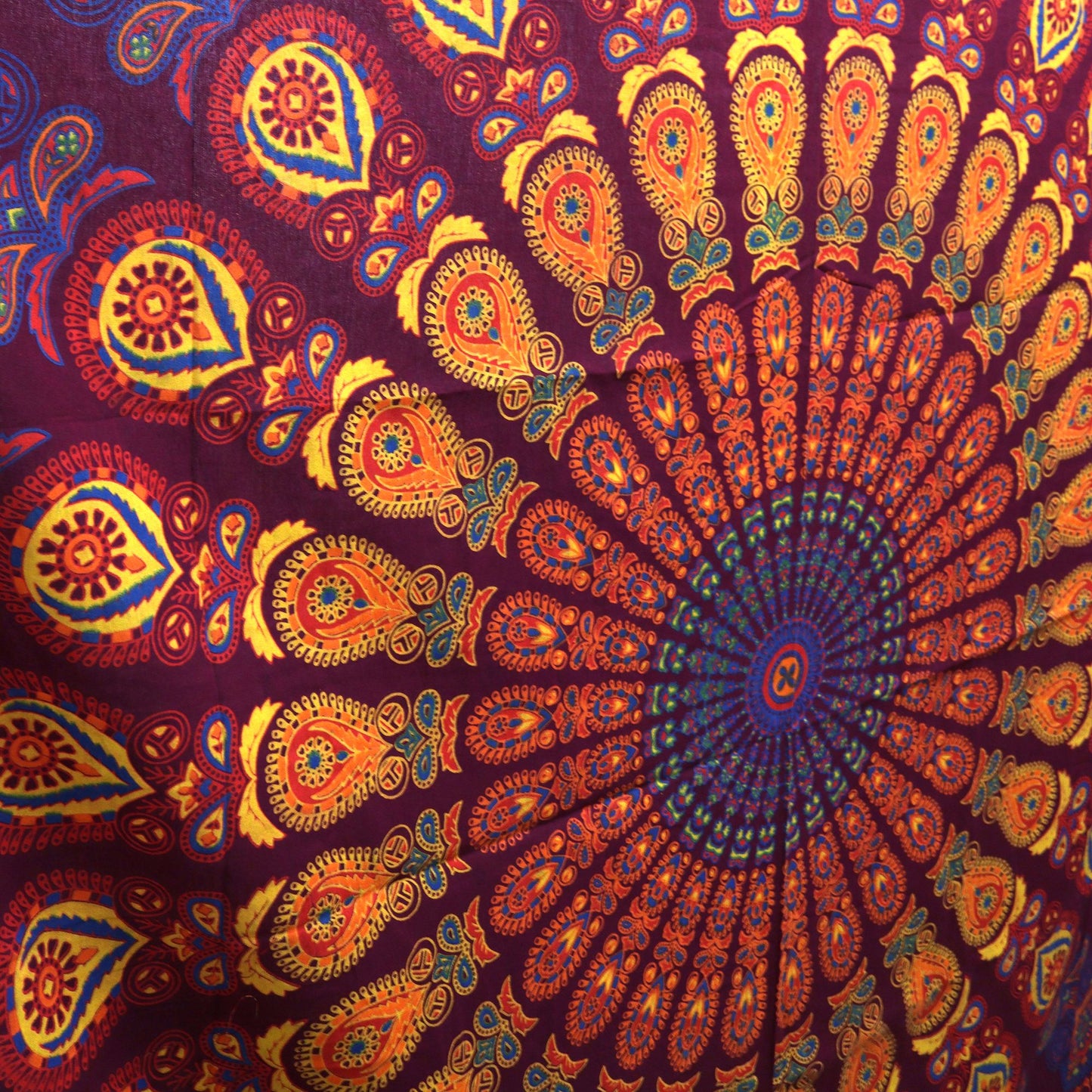 Couette double en coton + tenture murale - Mandala Paon - Grenat