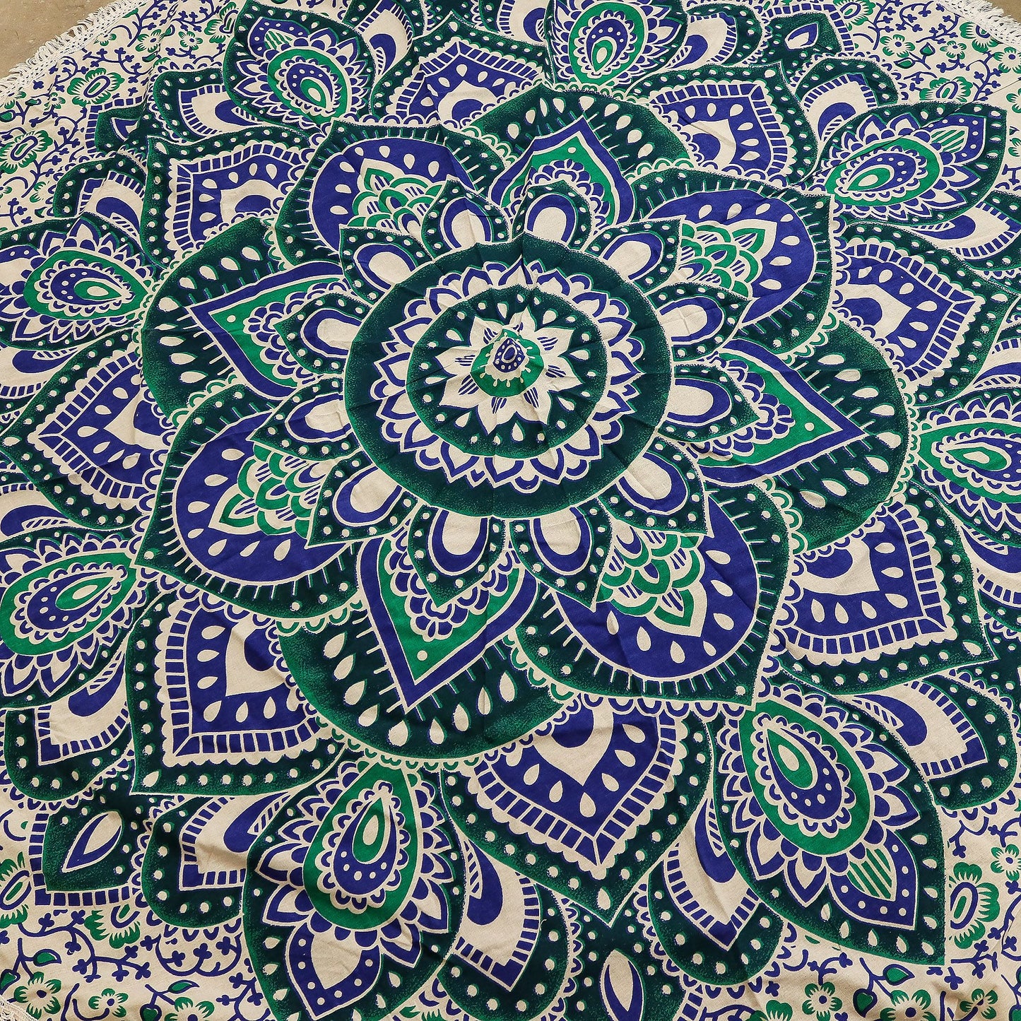 Kleine runde Baumwollmandala (130 cm) – türkis und blau