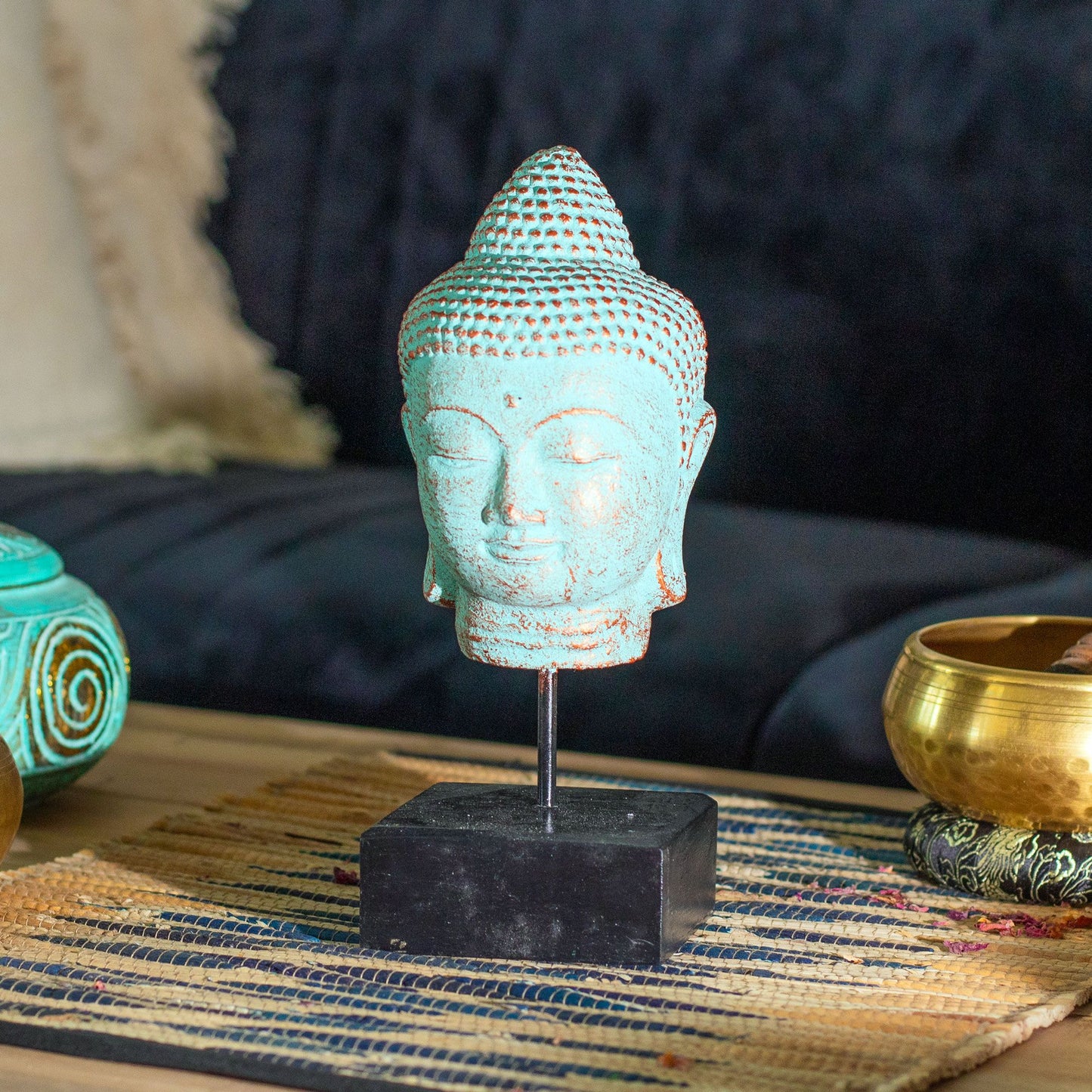 Buddhakopf liegend auf Ständer - Grünes Kupfer