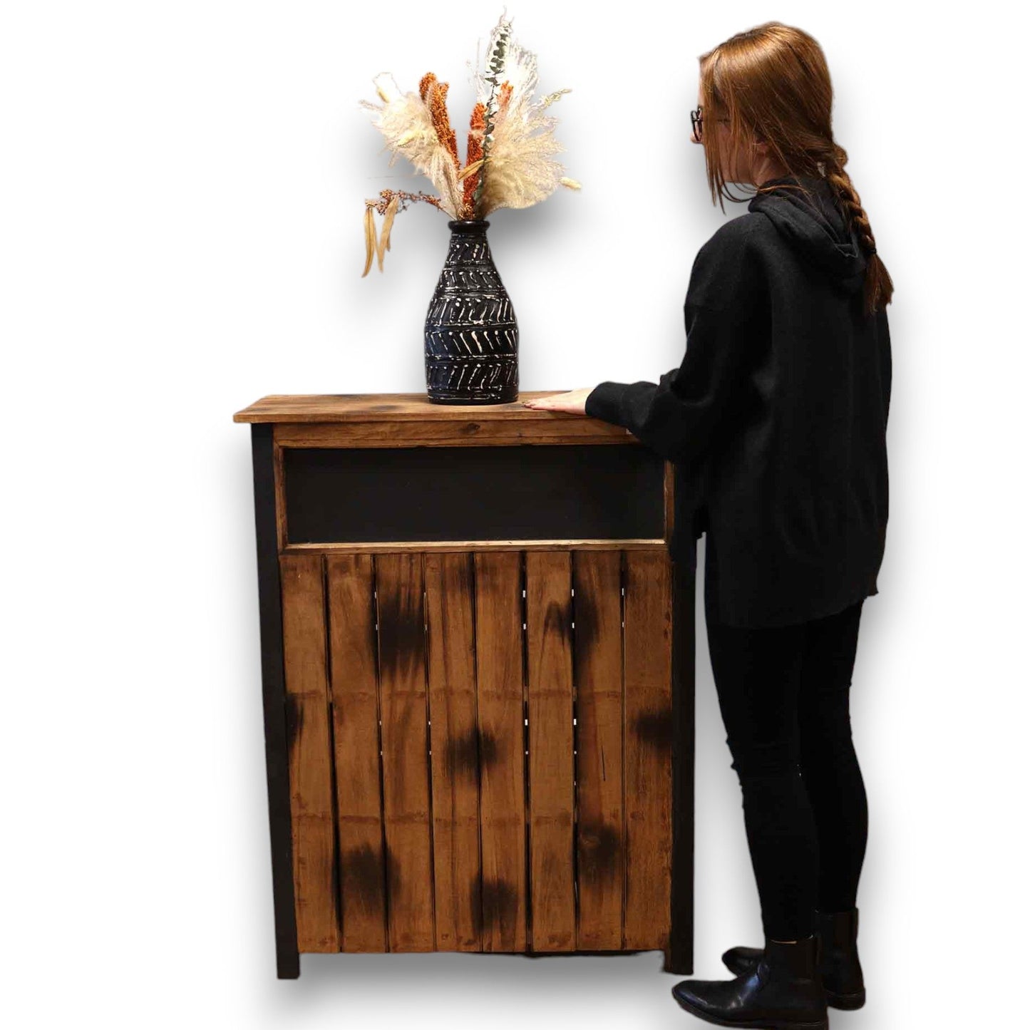 Table debout Pay Point avec tableau noir