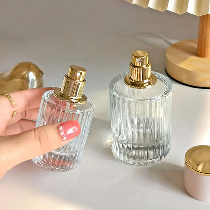 Flacons de parfum en verre avec vaporisateur et bouchon bleu 50 ml