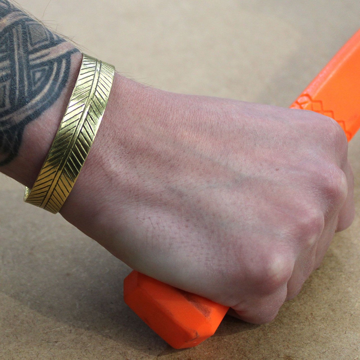 Bracelet tibétain en laiton - Large feuille tribale