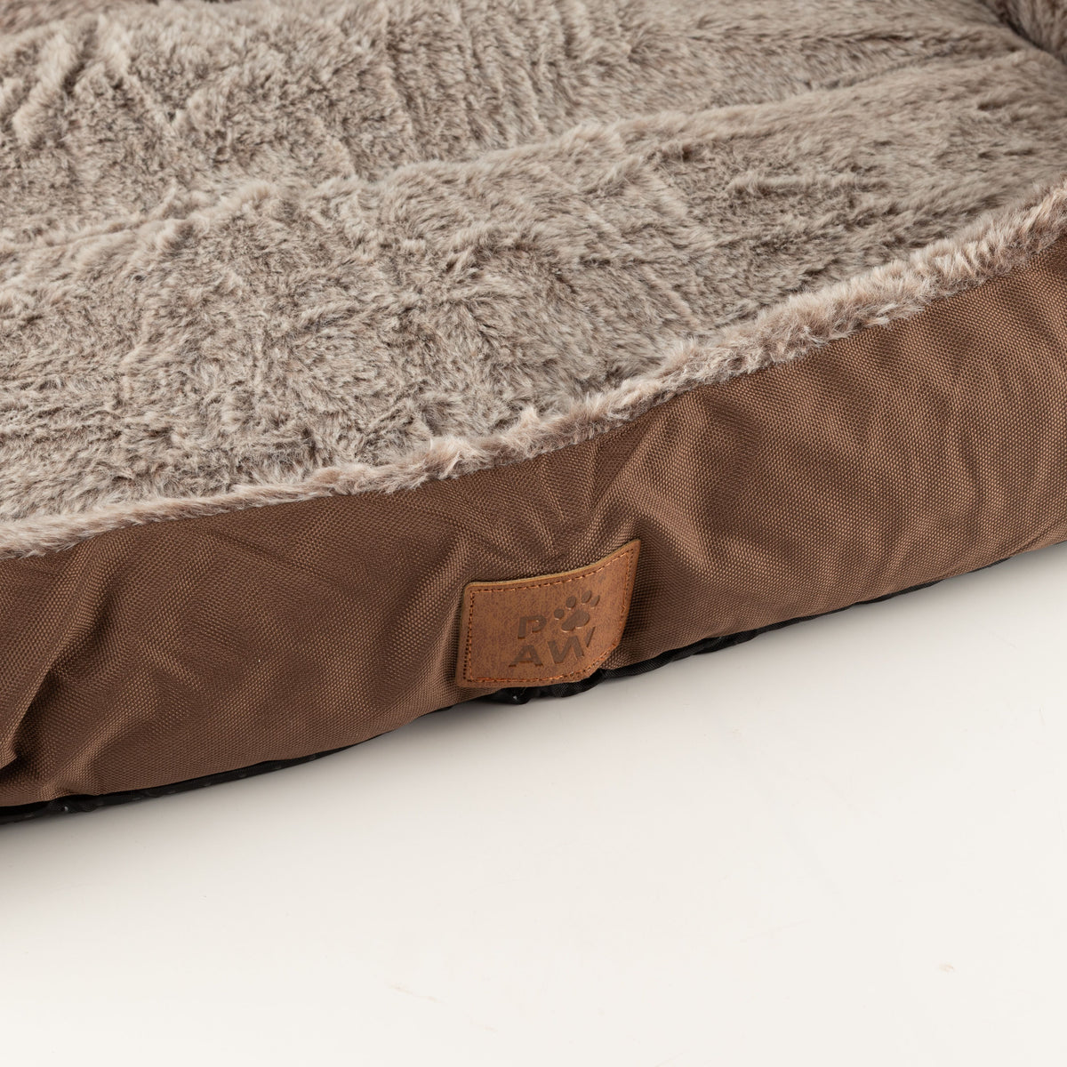 PAW Bed – Oso de peluche marrón mediano – 70 × 55 × 18 cm