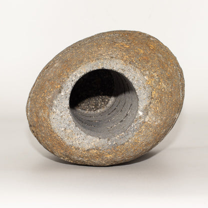 Photophore en pierre de rivière naturelle - Sculpté dans la pierre à la verticale (10x13x22 cm)