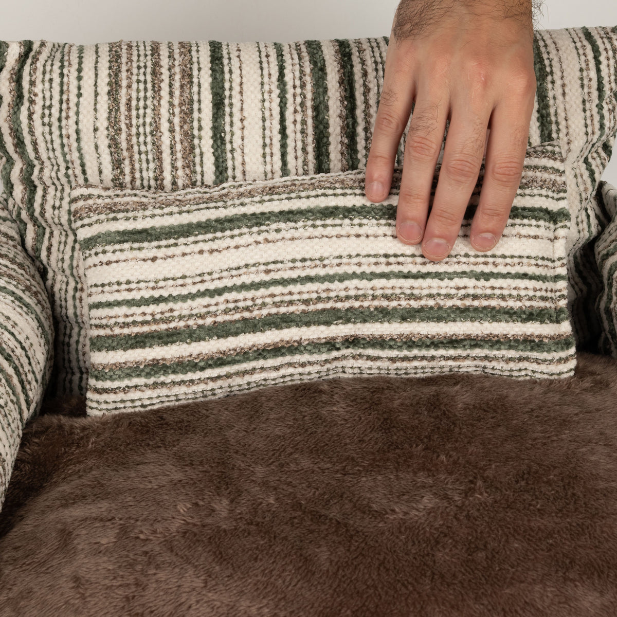 PAW Bed – Sofá Mediano – Rayas Marrones – 60 × 60 × 28 cm