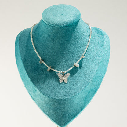 Collar de gema de labradorita Ninfa con colgante de mariposa de hoja real