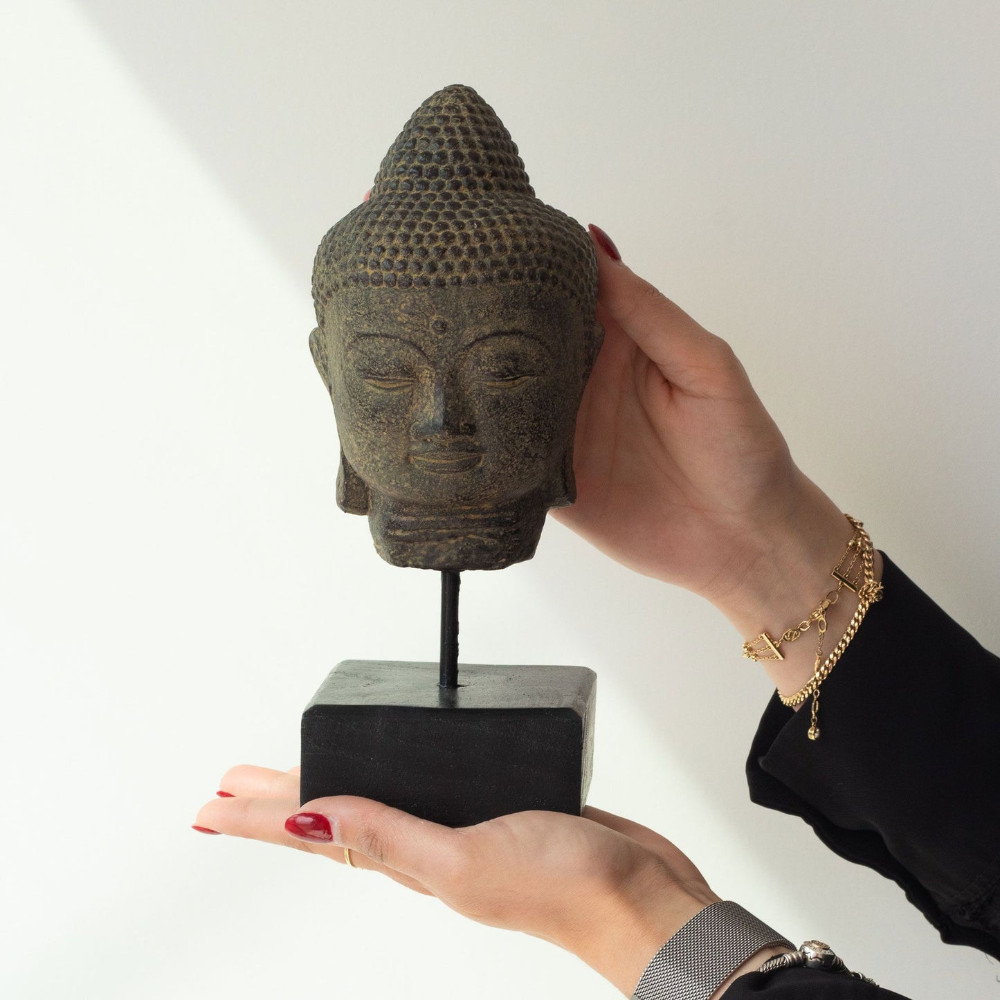 Liegender Buddhakopf auf Ständer - Grau
