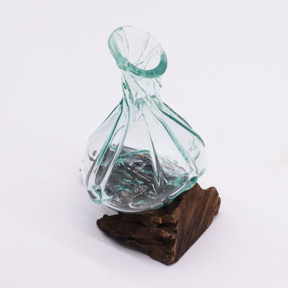 Mini carafe décorative en verre fusionné sur socle en bois, 24 cm