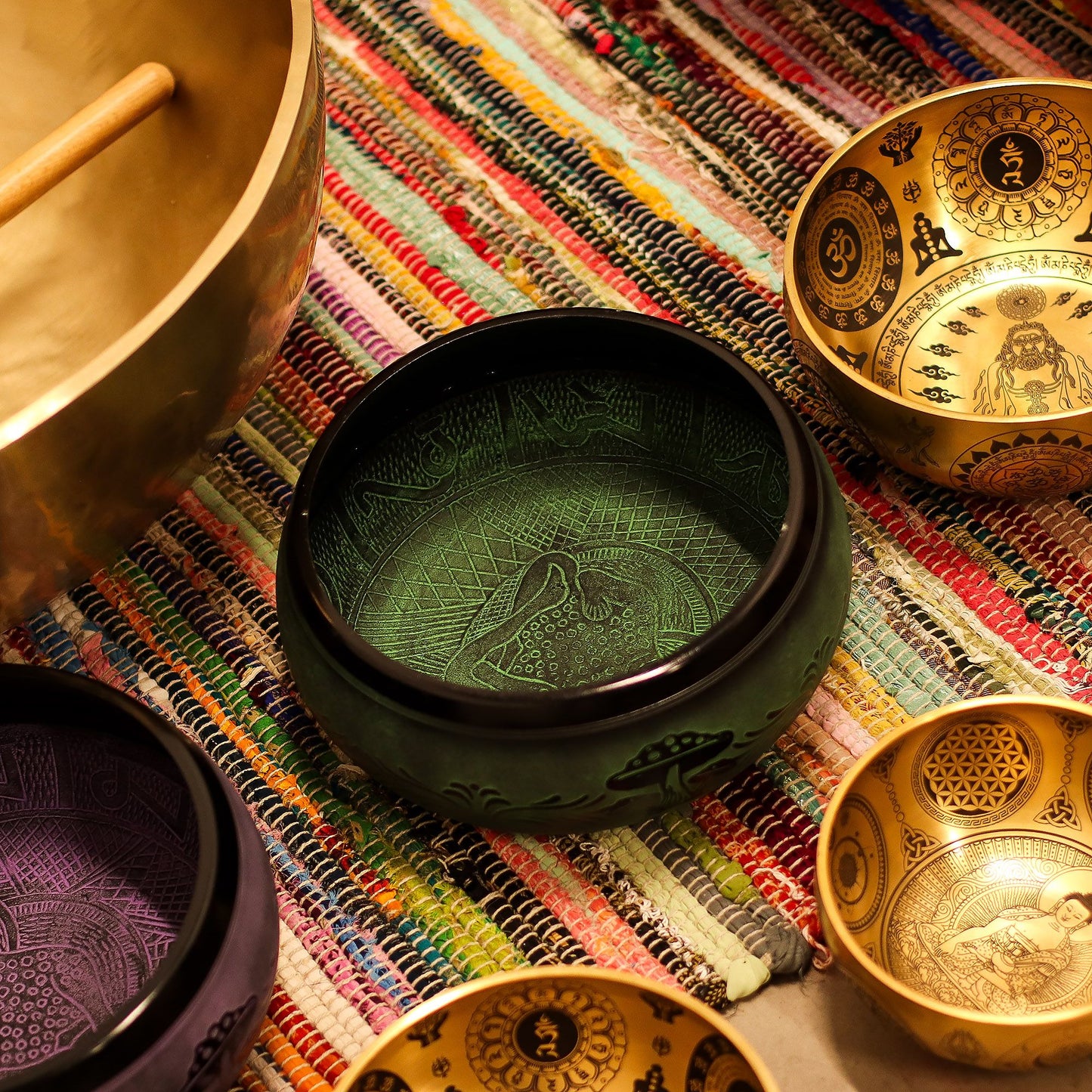 Bol chantant tibétain en forme de champignon - Vert mousse (23x10,5 cm, 1,3 kg)