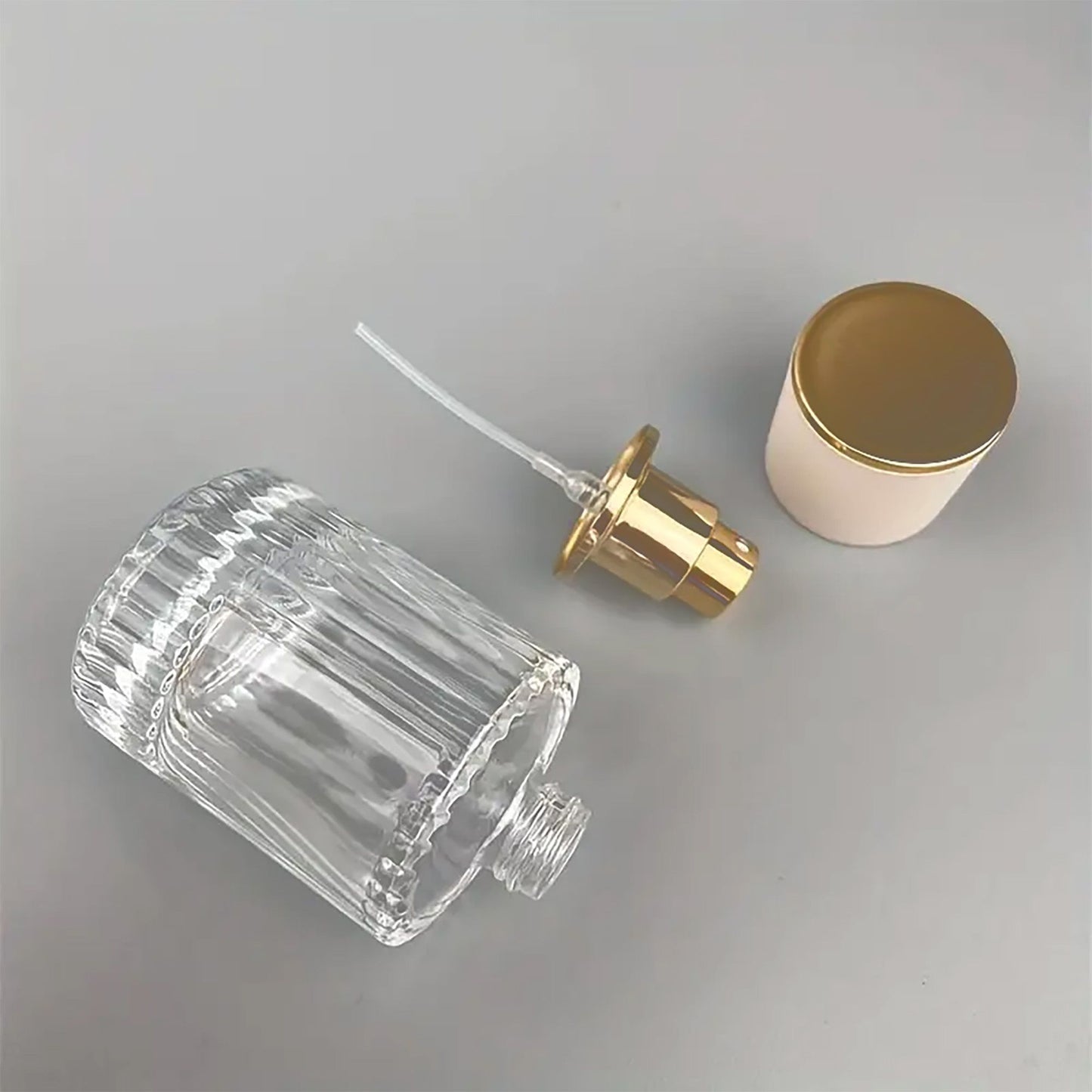 Flacons de parfum en verre avec vaporisateur et bouchon rose 50 ml