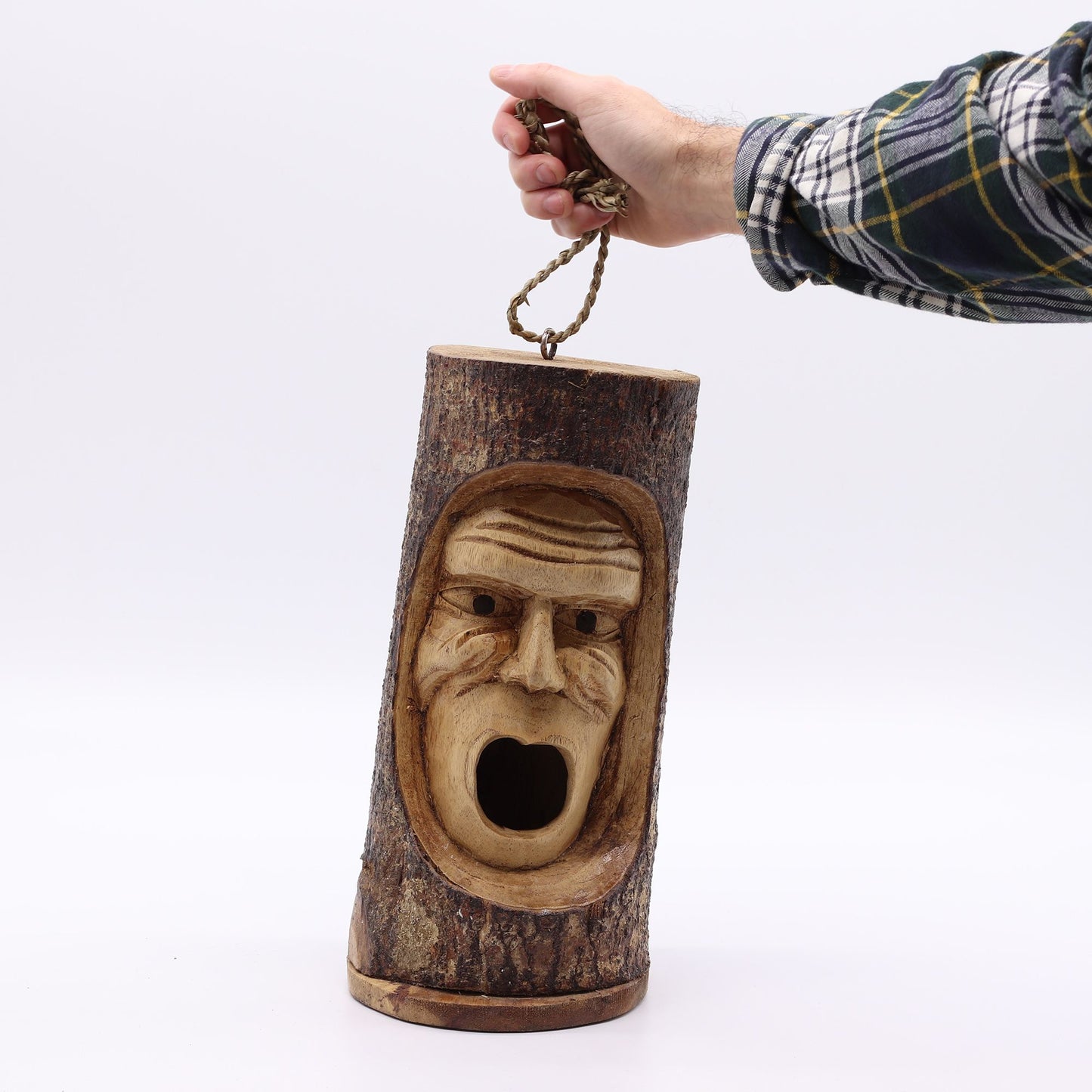 Baumstammgesicht – Vogelhaus – Griesgrämiger alter Mann