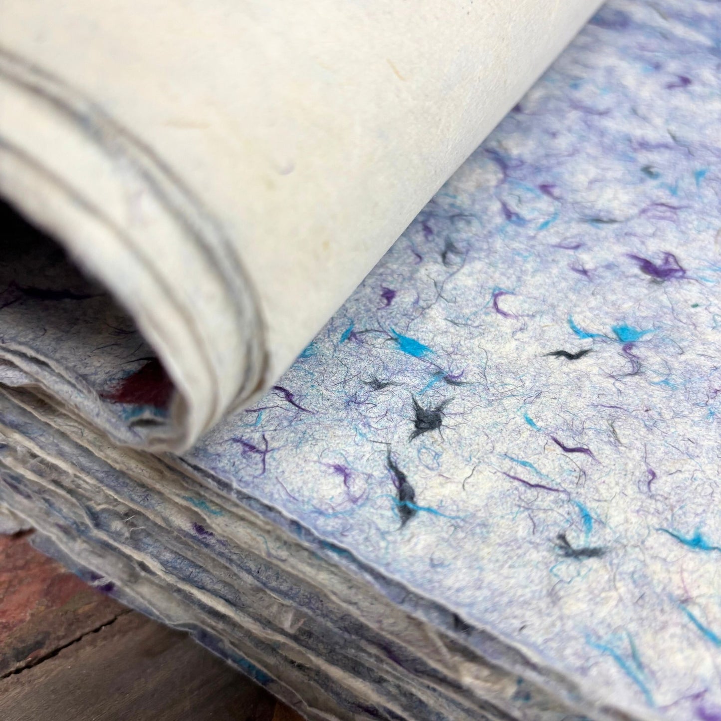 Papier cadeau fait main Lokta - Coton bleu