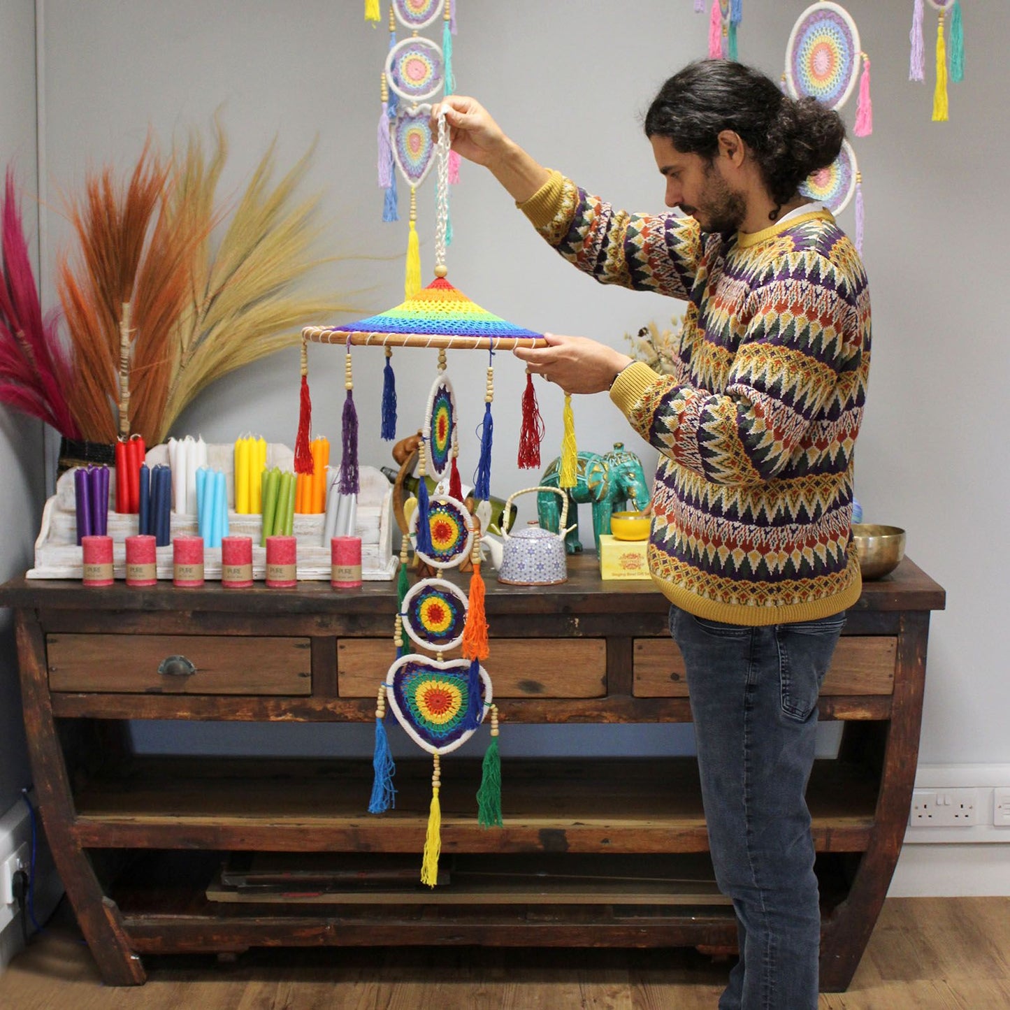 Großer dramatischer Traumfänger - Leuchtender Regenbogen