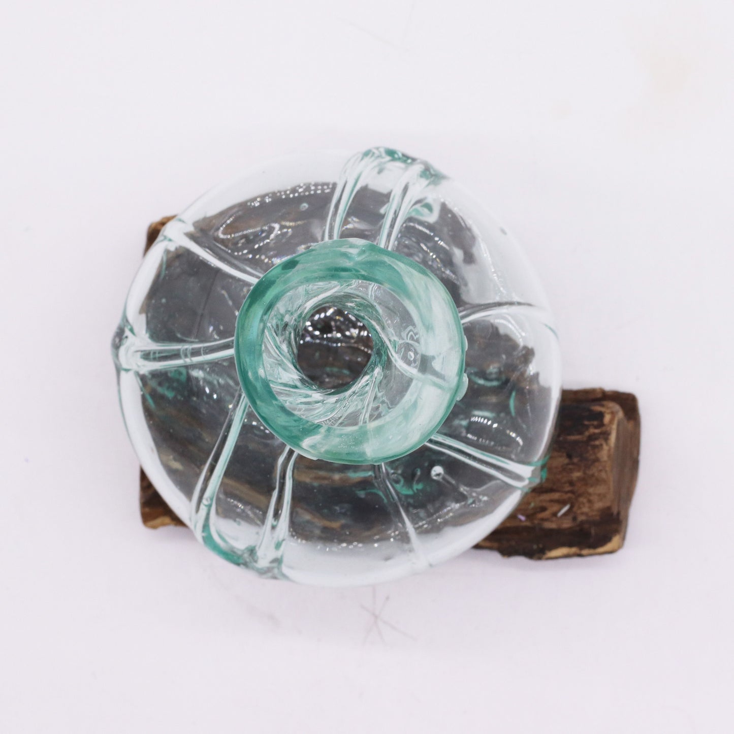 Mini carafe décorative en verre fusionné sur socle en bois, 24 cm