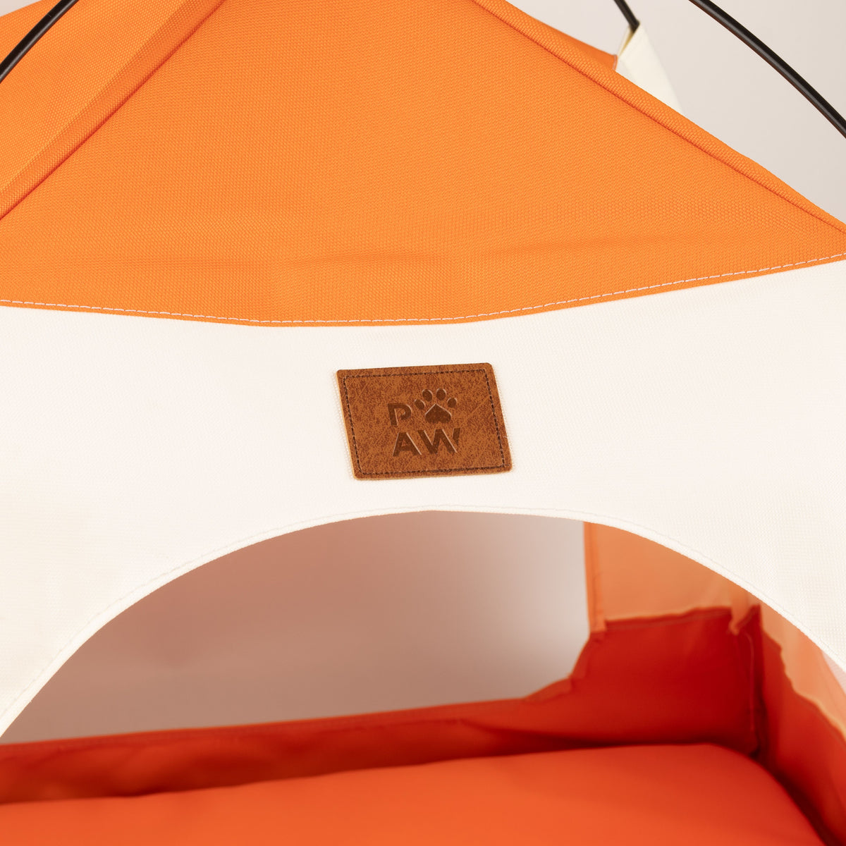 Cama PAW – Tienda beige y naranja – 58 × 58 × 48 cm
