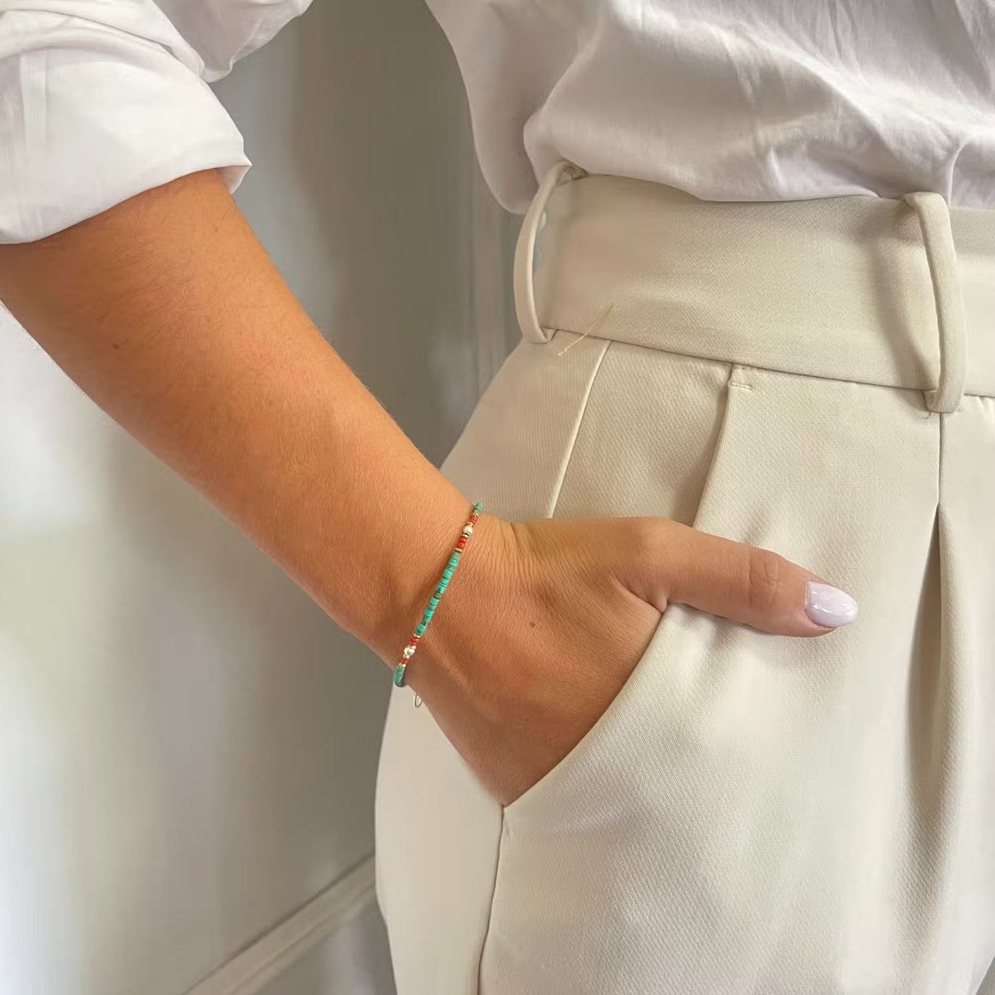 Nepalesisches Armband mit extrafeinen Edelsteinen - Türkis und Stein