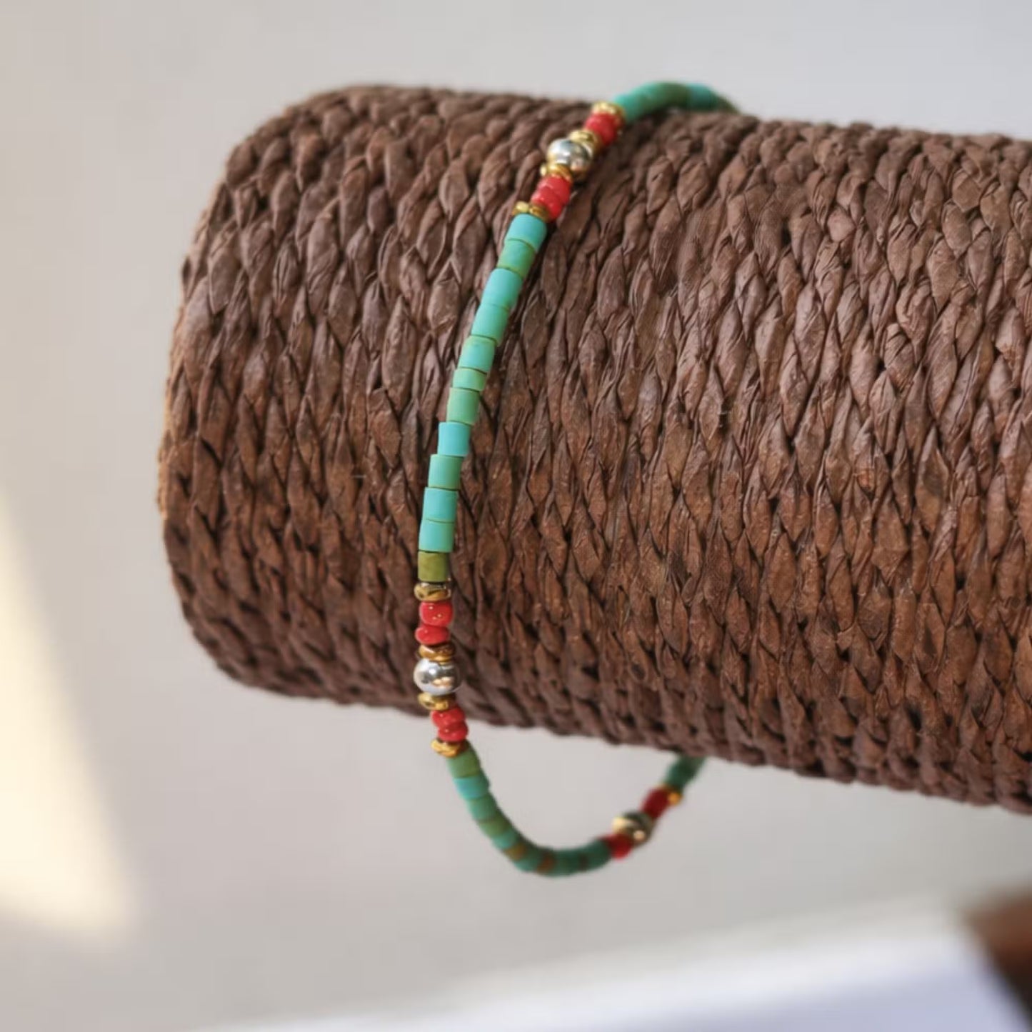 Nepalesisches Armband mit extrafeinen Edelsteinen - Türkis und Stein